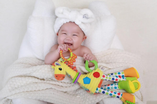 供卵试管代怀生子费用宝宝头上有白色的小点